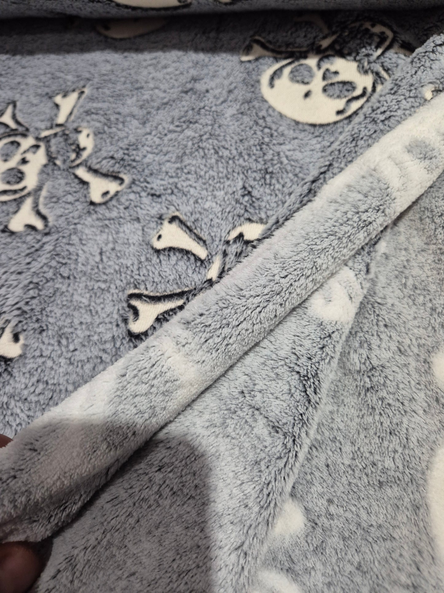 Glow in the dark skulls cuddle fleece