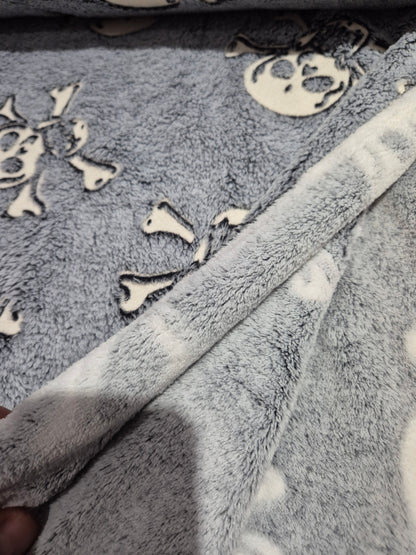 Glow in the dark skulls cuddle fleece