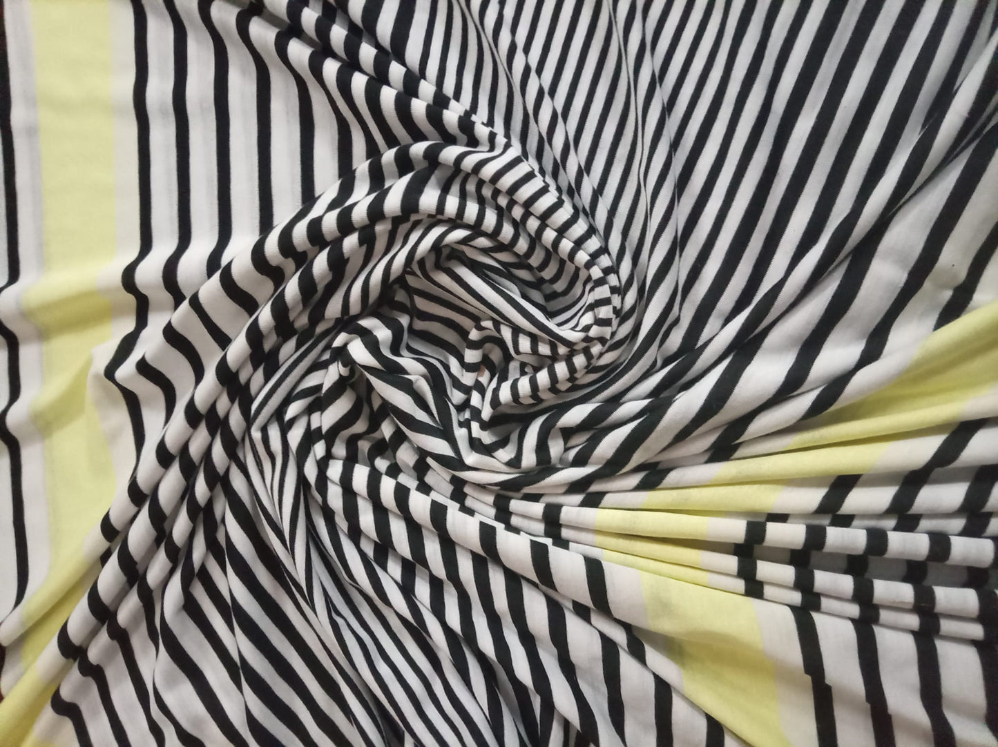 Black white and yellow stripe jersey