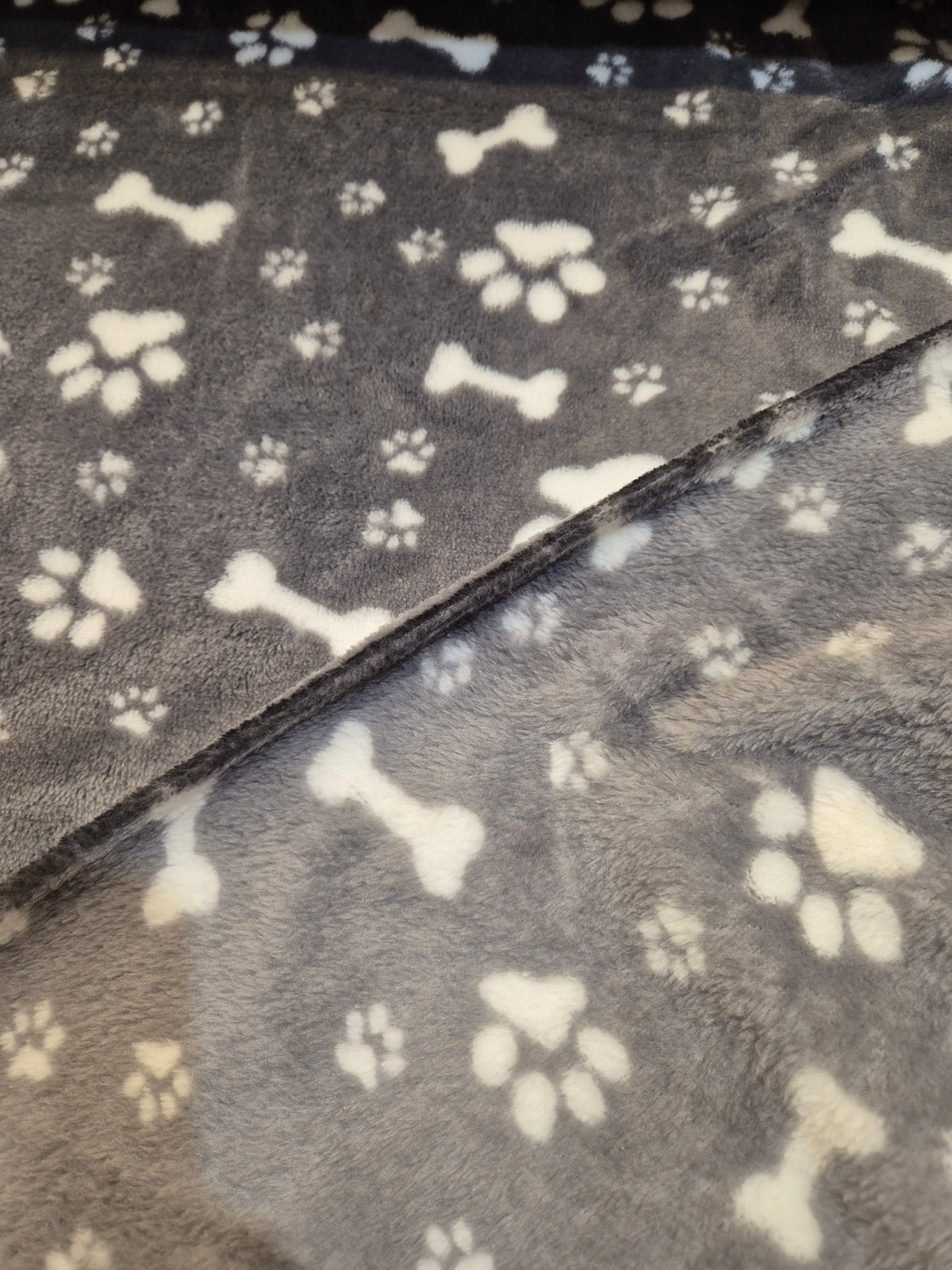 Bones and paws cuddle fleece grey