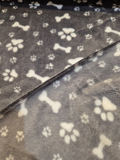 Bones and paws cuddle fleece grey