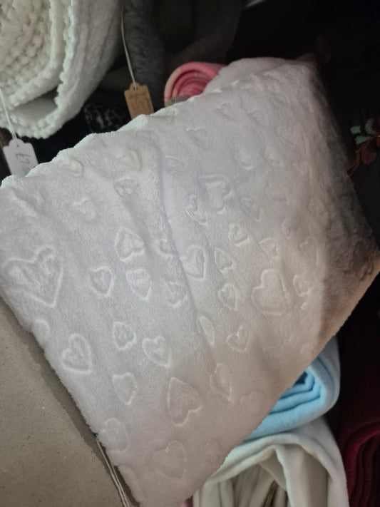 Cuddle fleece hearts white