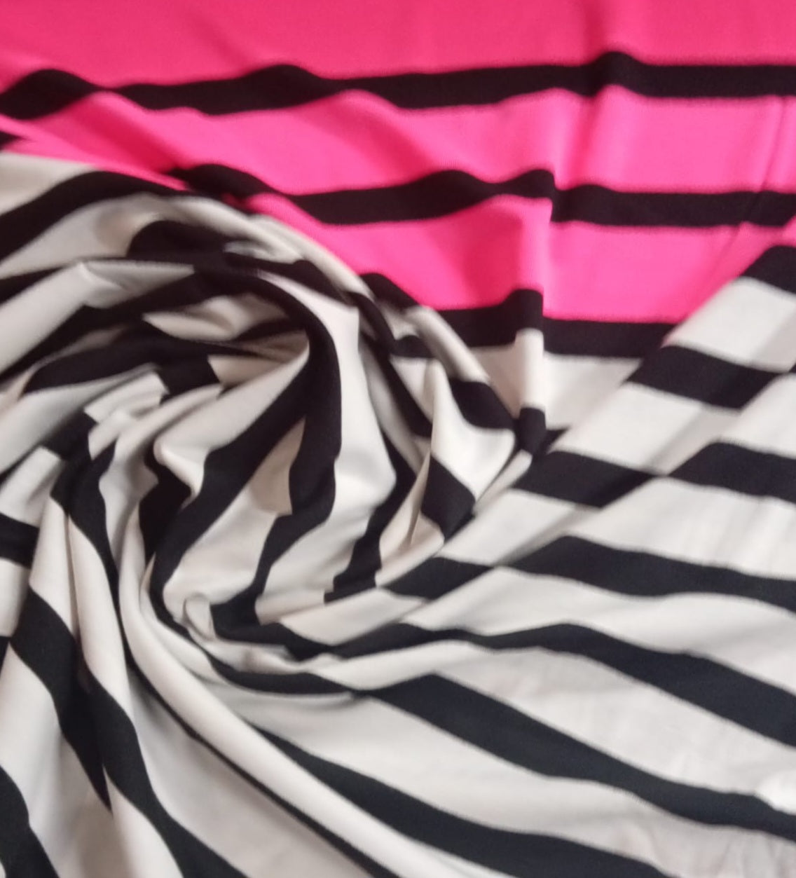 Stripe jersey black white pink