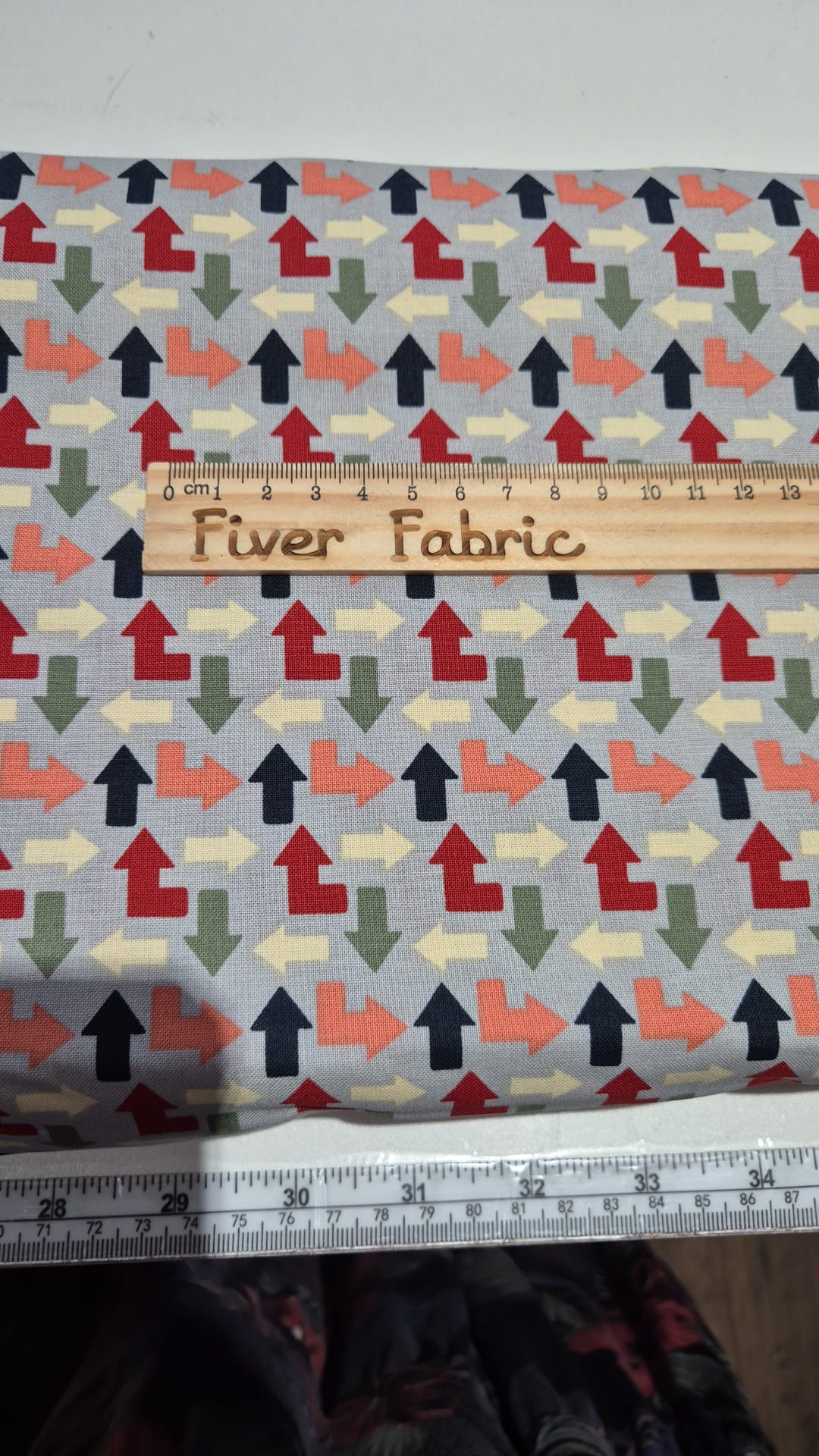 100% cotton arrows on grey