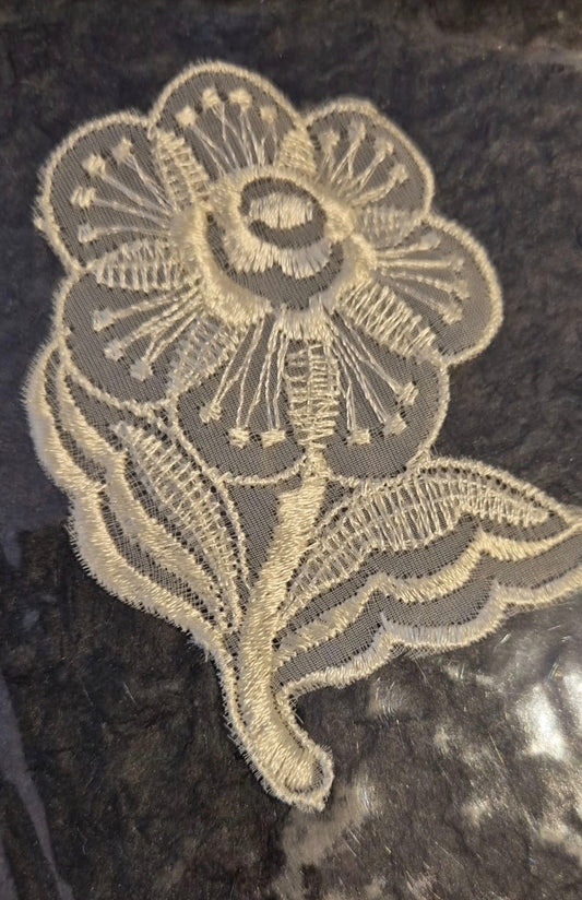 Lace flower motif - cream (pack of 2)